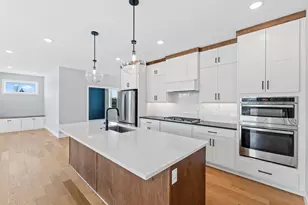 635 Parkside Ct, Eagan, MN 55123 - Photo 3