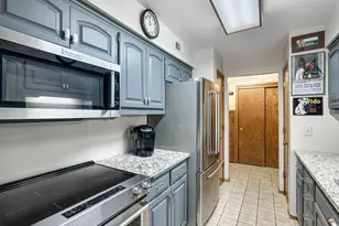 2220 Midland Grove Rd, Roseville, MN 55113 - Photo 9