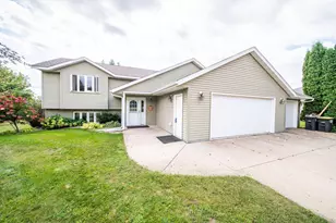 131 Charlotte Dr, Lake Crystal, MN 56055 - Photo 1