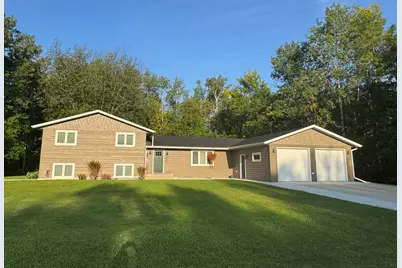 701 6th Avenue NE, Roseau, MN 56751 - Photo 1