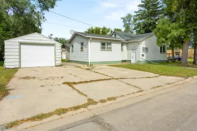 501 9th Street N, Wahpeton,  58075 - Photo 1