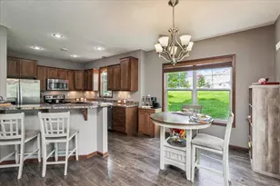 594 Stonewood Ln, Burnsville, MN 55306 - Photo 9