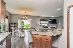 594 Stonewood Ln, Burnsville, MN 55306 - Photo 15