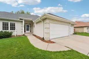 1789 Windsor Dr S, Shakopee, MN 55379 - Photo 3