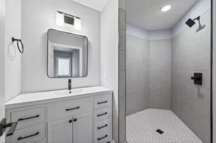 723 Charles Ave, Saint Paul, MN 55104 - Photo 23