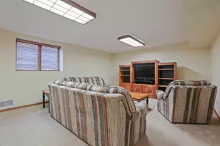 518 Rolls Rd, New Brighton, MN 55112 - Photo 21