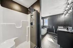 35647 Oxford Ave, Chisago Lake Township, MN 55012 - Photo 11