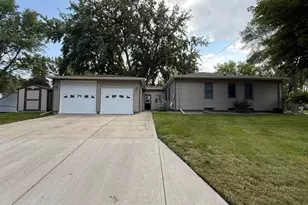 1122 N 4th St, Montevideo, MN 56265 - Photo 1