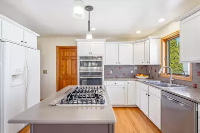 585 High Ridge Circle, Mendota Heights, MN 55118 - Photo 23