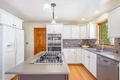 585 High Ridge Circle, Mendota Heights, MN 55118 - Photo 23