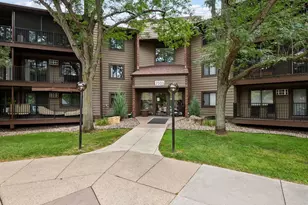 7501 W 101st St, Bloomington, MN 55438 - Photo 1