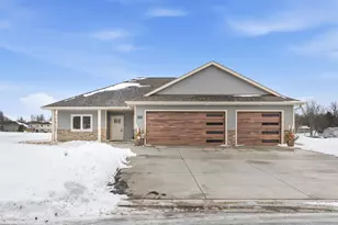 255 Eau Claire Ave SE, Hutchinson, MN 55350 - Photo 1