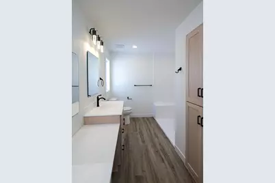 255 Eau Claire Avenue SE, Hutchinson, MN 55350 - Photo 13