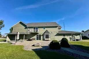 310 7th St SW, Roseau, MN 56751 - Photo 3