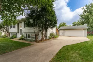 1916 9 1/2 Ave SE, Rochester, MN 55904 - Photo 1