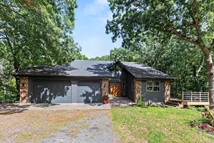 1094 Golden Oaks Ln, Saint Joseph, WI 54016 - Photo 3