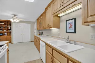 2720 Dale St N, Roseville, MN 55113 - Photo 15