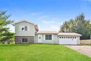 966 Chestnut St, Taylors Falls, MN 55084 - Photo 1