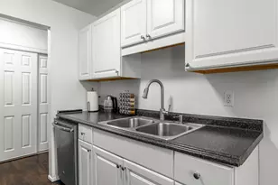 806 Old Settlers Trail, Hopkins, MN 55343 - Photo 9