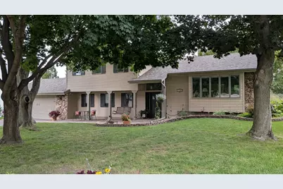 1840 Twin Circle Drive, Mendota Heights, MN 55118 - Photo 1