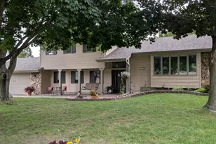 1840 Twin Cir Dr, Mendota Heights, MN 55118 - Photo 1