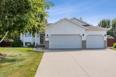 1822 33rd Street S, Moorhead, MN 56560 - Photo 1