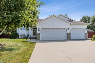 1822 33rd St S, Moorhead, MN 56560 - Photo 1