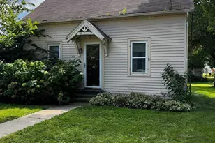 529 E 1st St N, Truman, MN 56088 - Photo 1