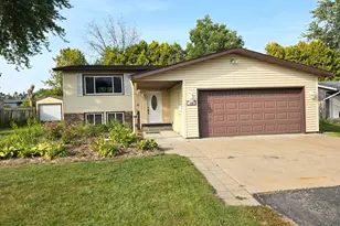 330 6th Ave NE, Plainview, MN 55964 - Photo 1