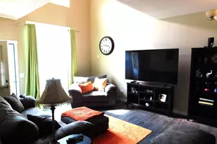 484 Hickory Ln N, Oakdale, MN 55128 - Photo 5