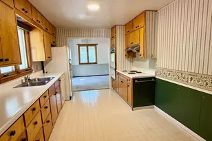 1010 Arnold Ave N, Thief River Falls, MN 56701 - Photo 5