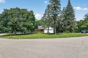 4730 Fairhills Rd E, Minnetonka, MN 55345 - Photo 49