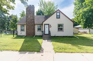 692 Wheelock Parkway E, Saint Paul, MN 55106 - Photo 1