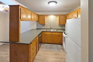 3323 Greenbrier St, Vadnais Heights, MN 55127 - Photo 3