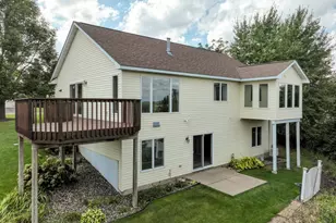 1600 Hallewood Blvd, New Richmond, WI 54017 - Photo 5