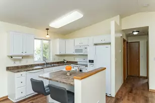 406 7th St NW, Dodge Center, MN 55927 - Photo 9