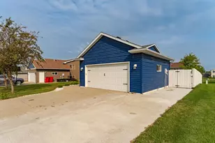 406 7th St NW, Dodge Center, MN 55927 - Photo 27