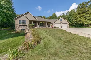 124 Jay St, Le Sueur, MN 56058 - Photo 1