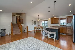 320 Grovebrook Ct, Mankato, MN 56001 - Photo 5