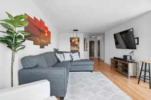 78 10th Street E, Saint Paul, MN 55101 - Photo 1