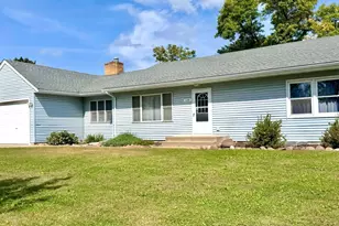 124 N Park Ln, Le Sueur, MN 56058 - Photo 1