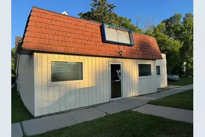 304 Riverside Avenue S, Thief River Falls, MN 56701 - Photo 1