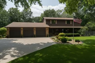 31 Holiday Ct, North Mankato, MN 56003 - Photo 1