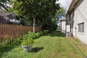 3714 W Bde Maka Ska Pkwy, Minneapolis, MN 55410 - Photo 37