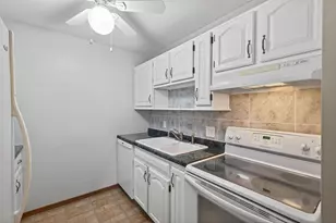 35 Nathan Ln N, Plymouth, MN 55441 - Photo 9