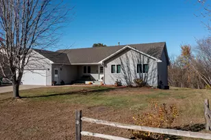 714 E Beaver St, Belle Plaine, MN 56011 - Photo 1
