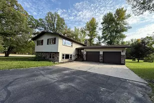 902 Oakmont Dr, Thief River Falls, MN 56701 - Photo 1