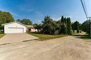113 Olive St, West Concord, MN 55985 - Photo 27