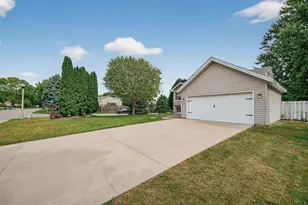 2181 Helena Rd N, Oakdale, MN 55128 - Photo 39