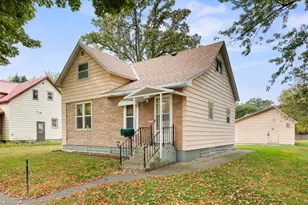 726 Ivy Ln SE, Hutchinson, MN 55350 - Photo 1